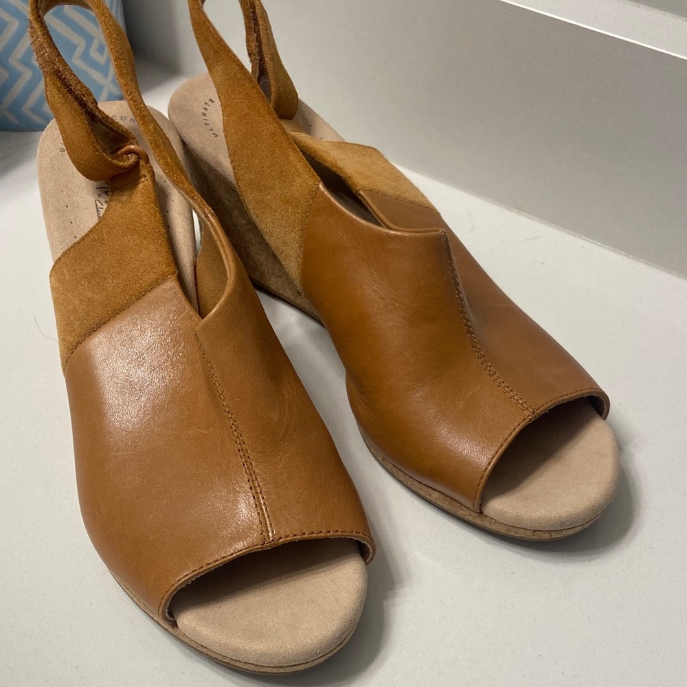 Clark’s size 10 Women's Tan Leather and Suede Slingback Cork 3” wedge Sandals